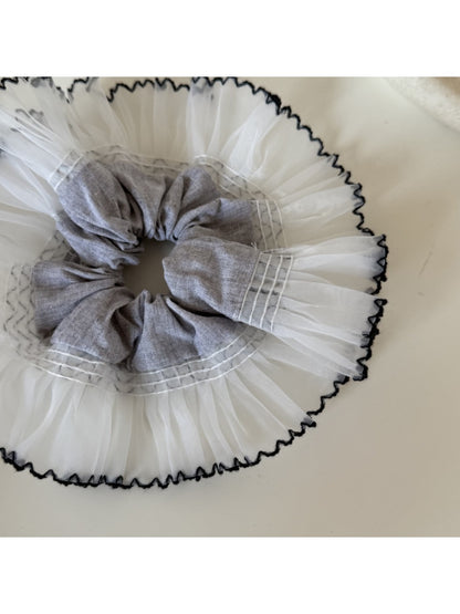 Gifty - Elegant White Ruffle Scrunchie
