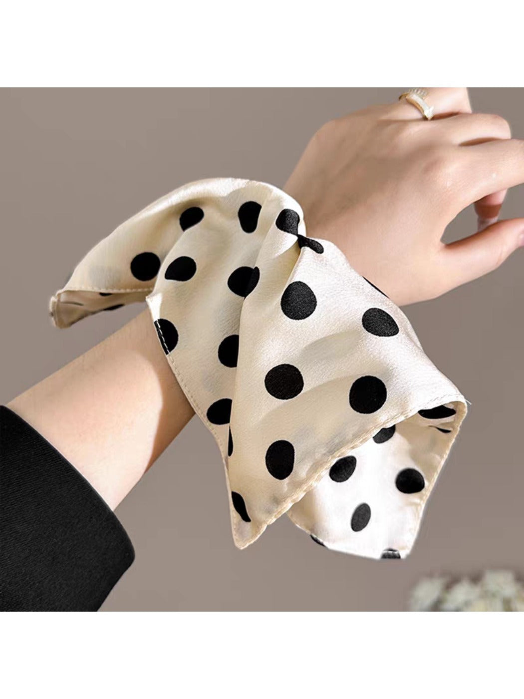 Gifty - Polka Dot Sweet Hair Tie