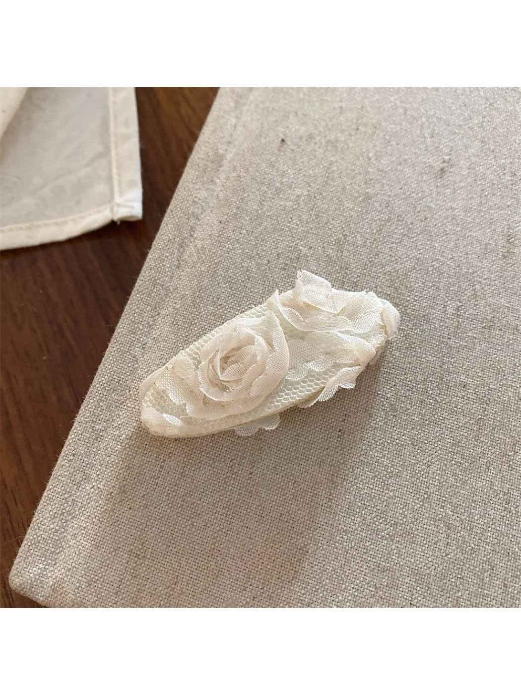 Beau - Elegant White Flower Hair Clip