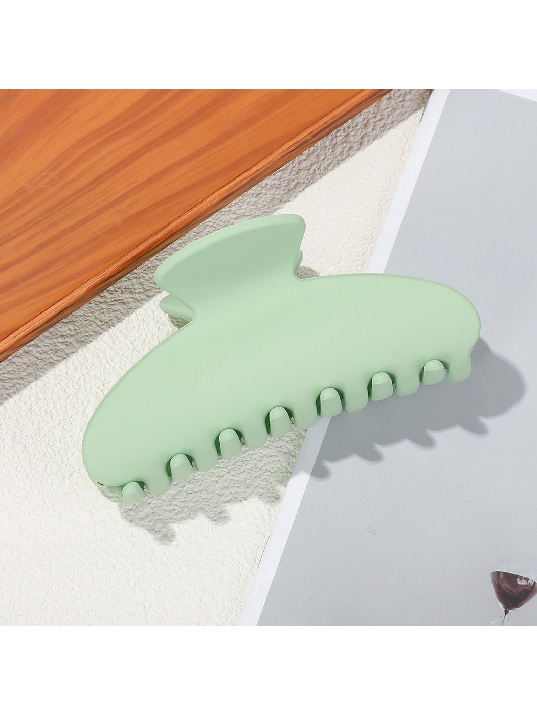 Beau - Matte Plastic Oval Shape Hair Styling Claw Clip