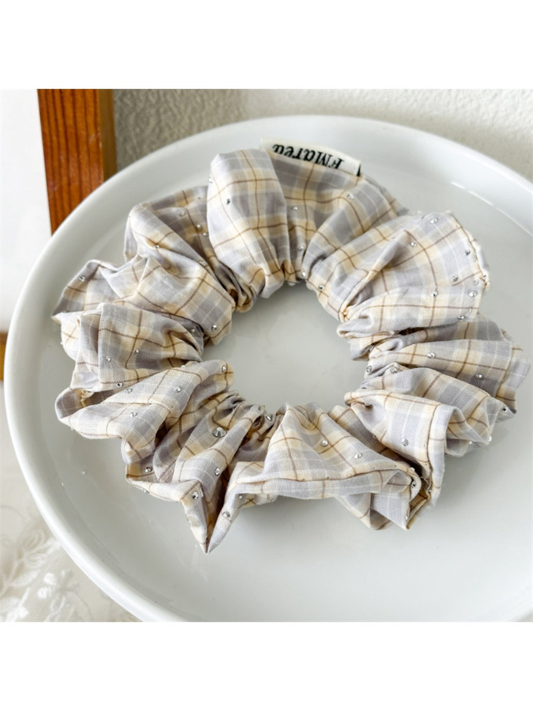 Gifty - Chic Plaid Scrunchie Hair Tie