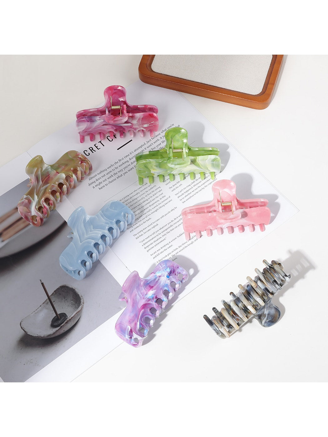 Beau - Marble Swirl Flat Plastic Hair Claw Clip