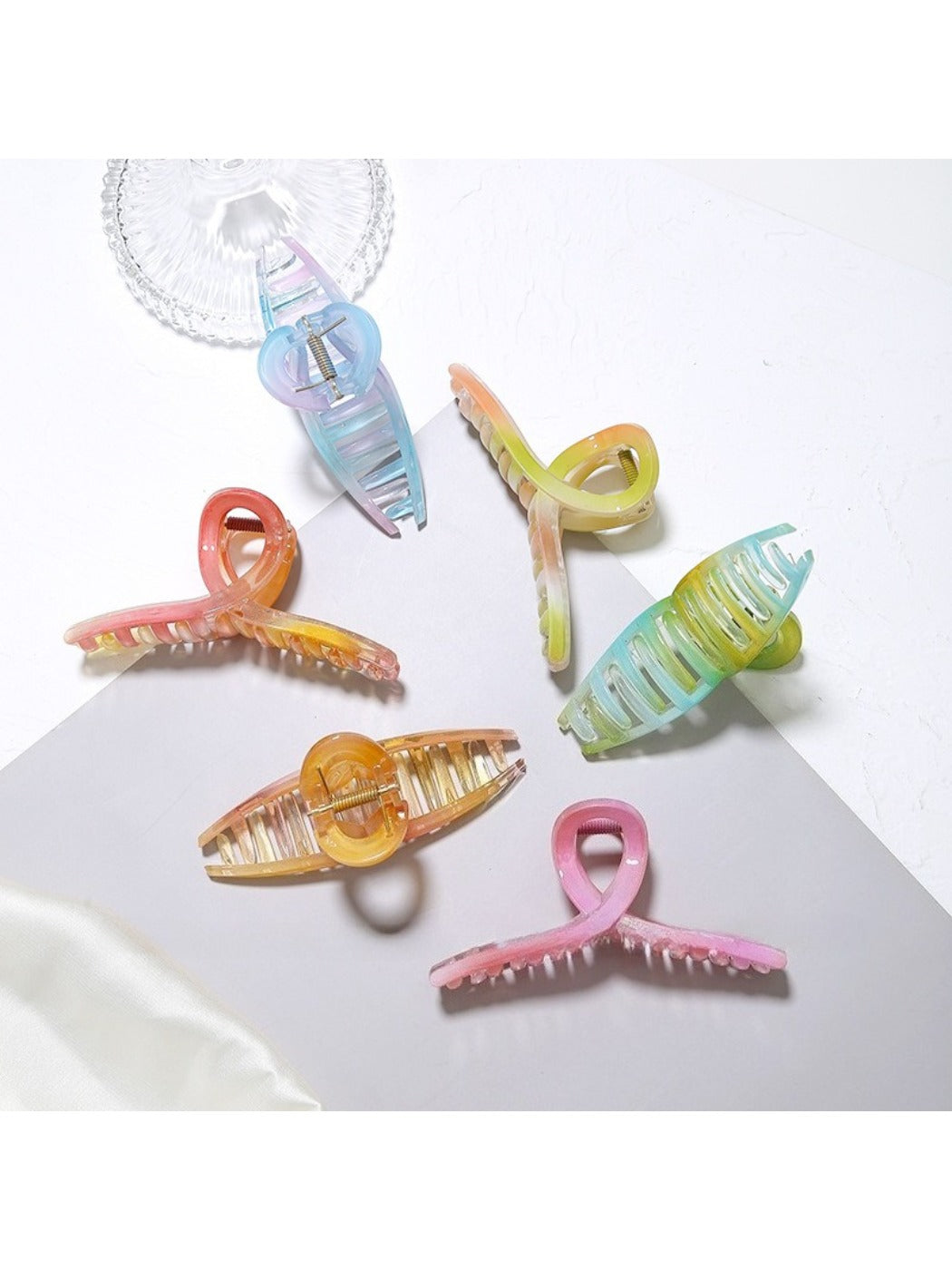 Beau - Chic Ombre Crisscross Hair Claw Clip