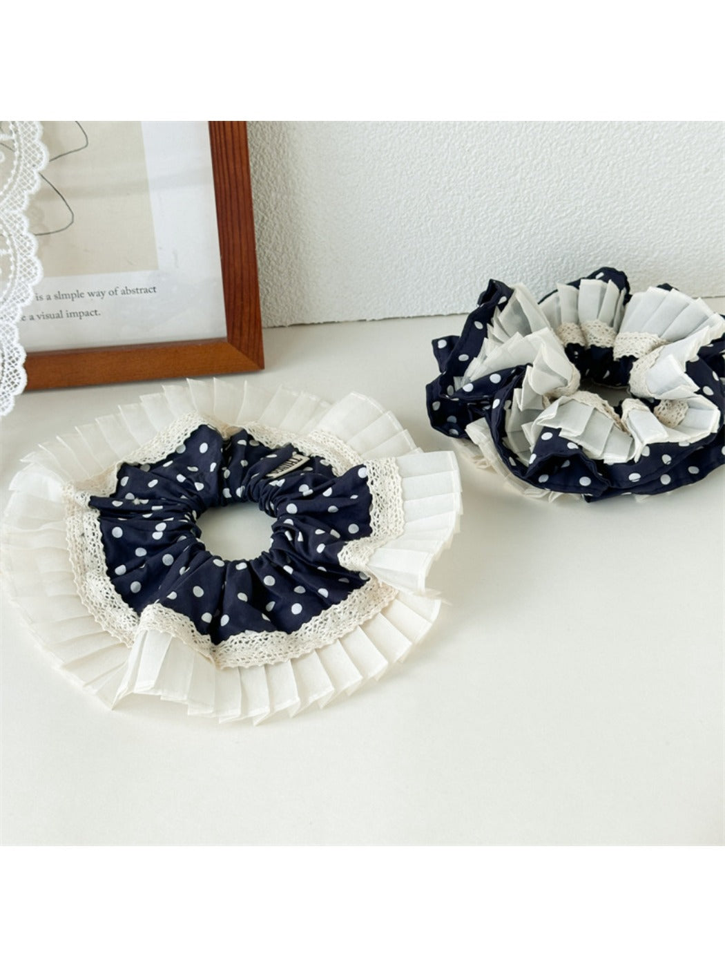 Gifty - Polka Dot Lace Scrunchie Hair Ban