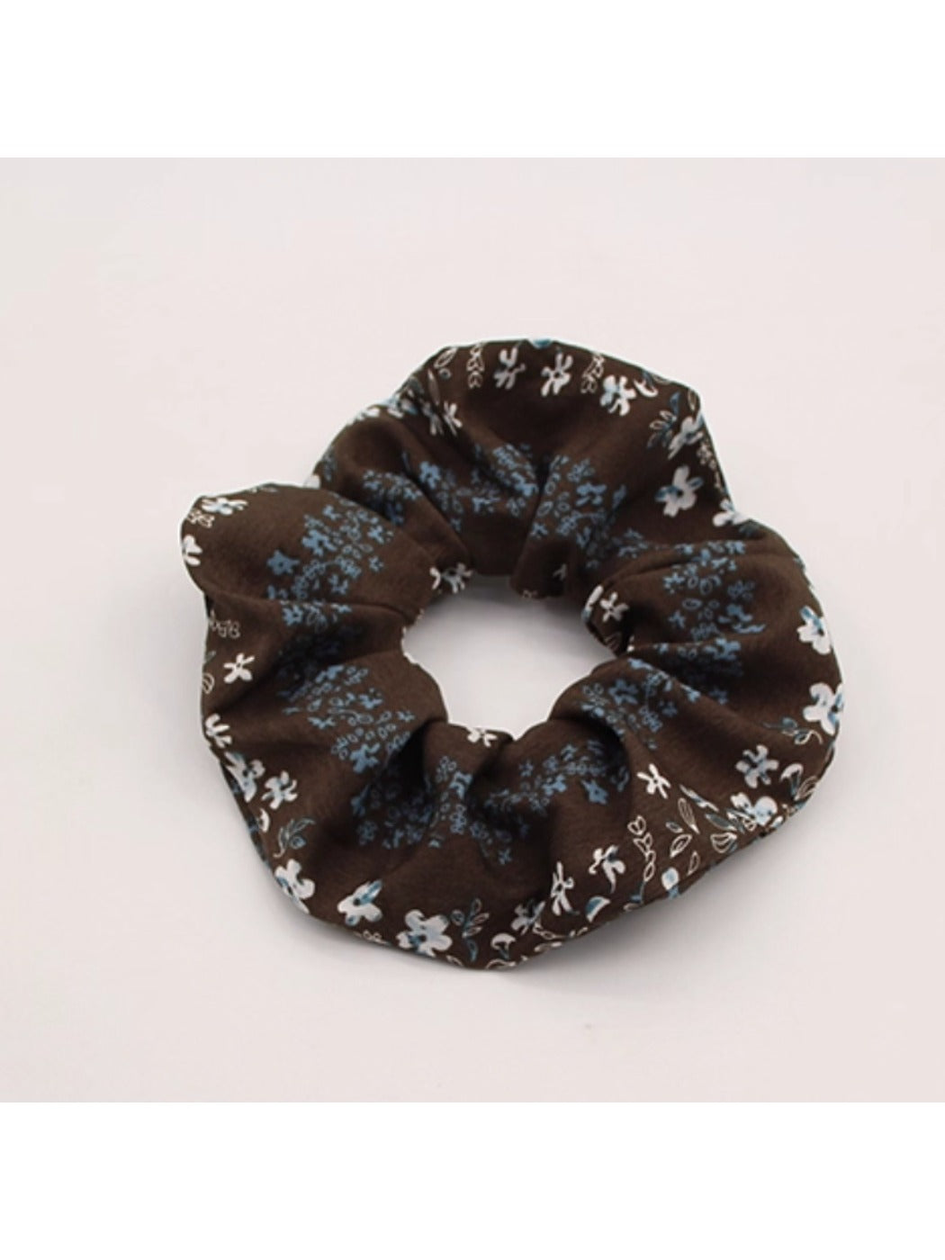 Gifty - Charming Countryside Floral Scrunchie
