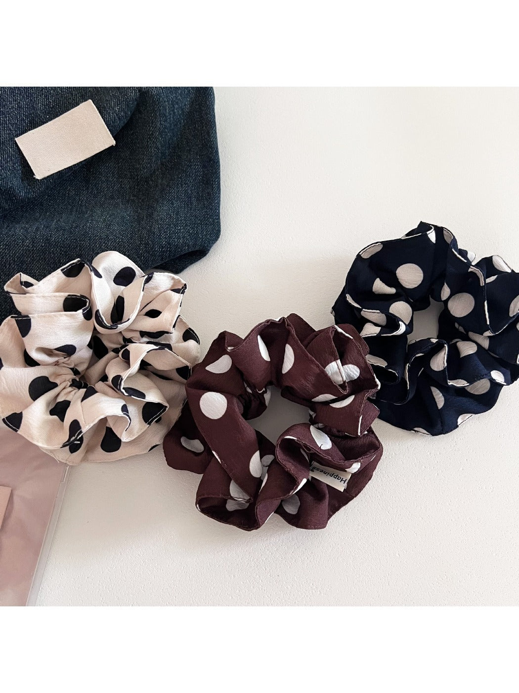 Gifty - Vintage Polka Dots Scrunchie