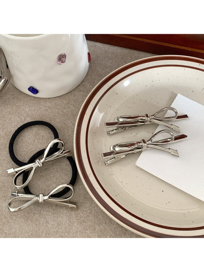 Gifty - Stylish Silver Bow Hair Clip