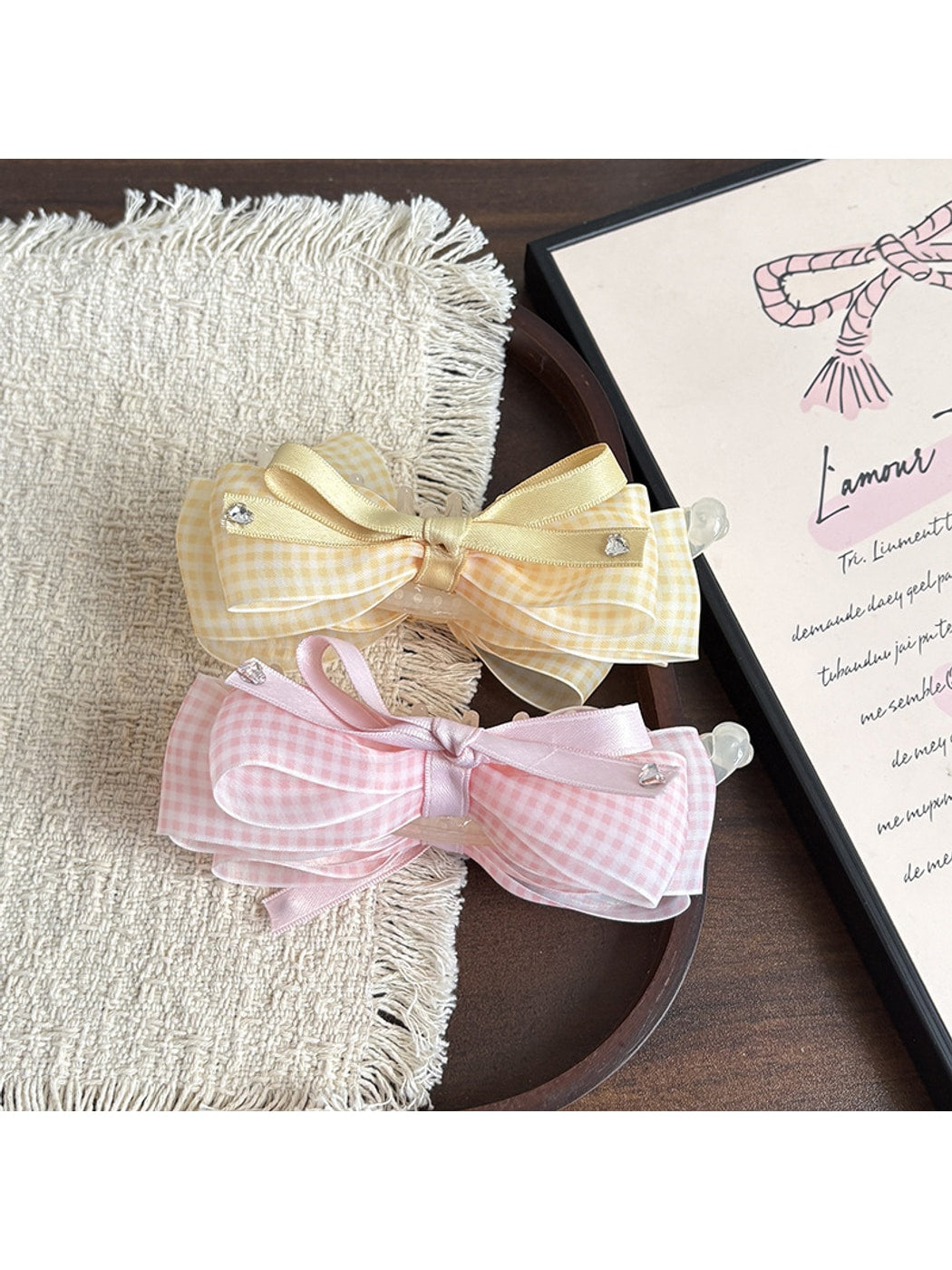 Beau - Plaid Bow Cartoon Style Banana Clip
