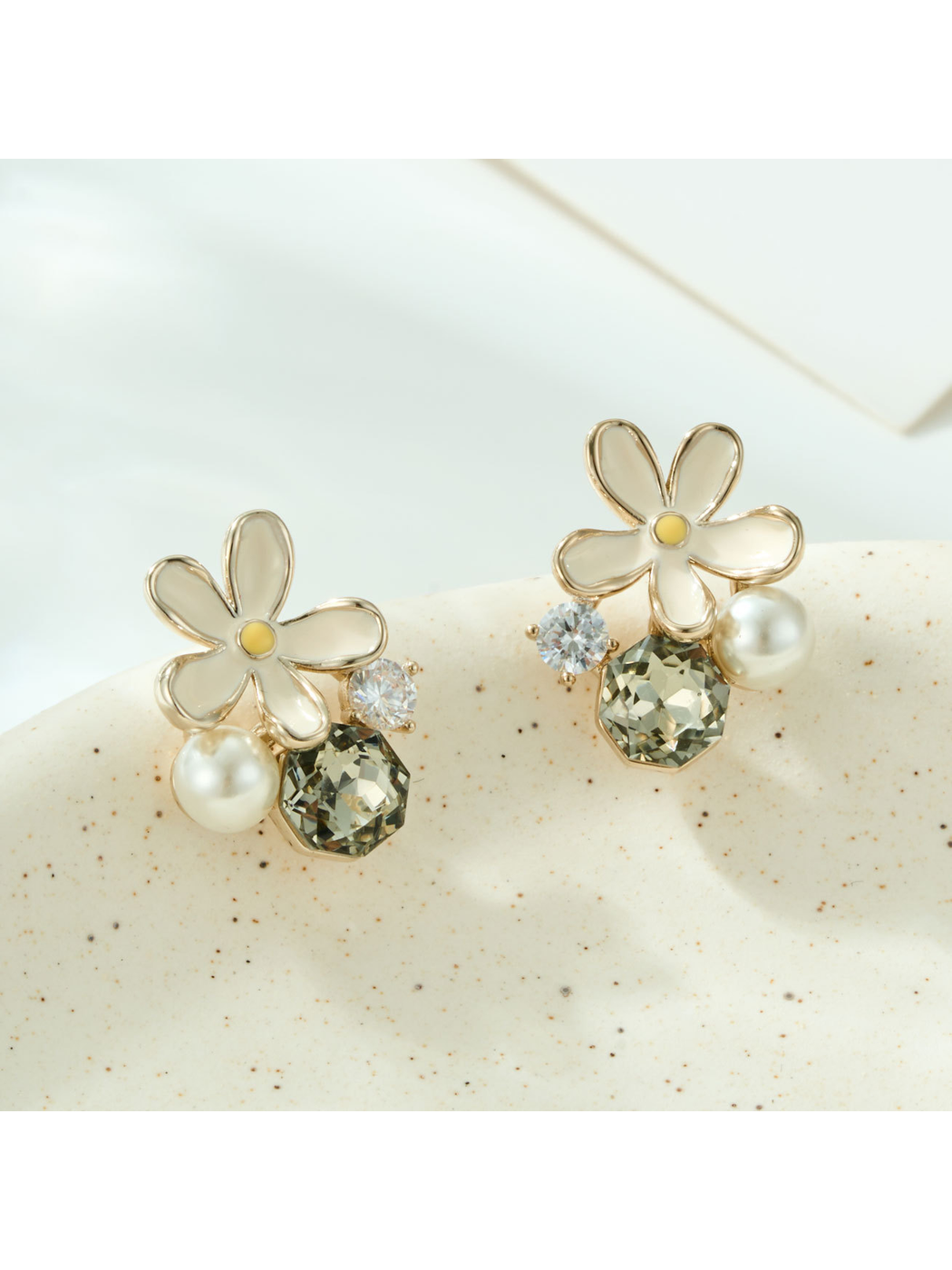 Earedge - Fresh Floral Enamel Accent Stud Earrings