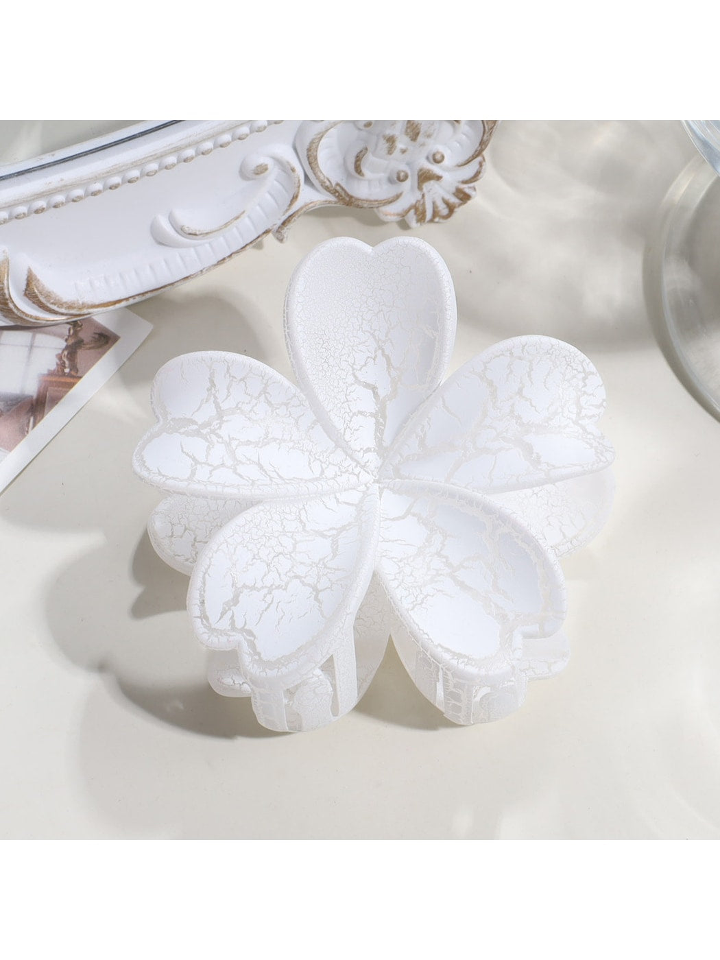 Beau - Textured Plastic Seashell Silhouette Claw Clip