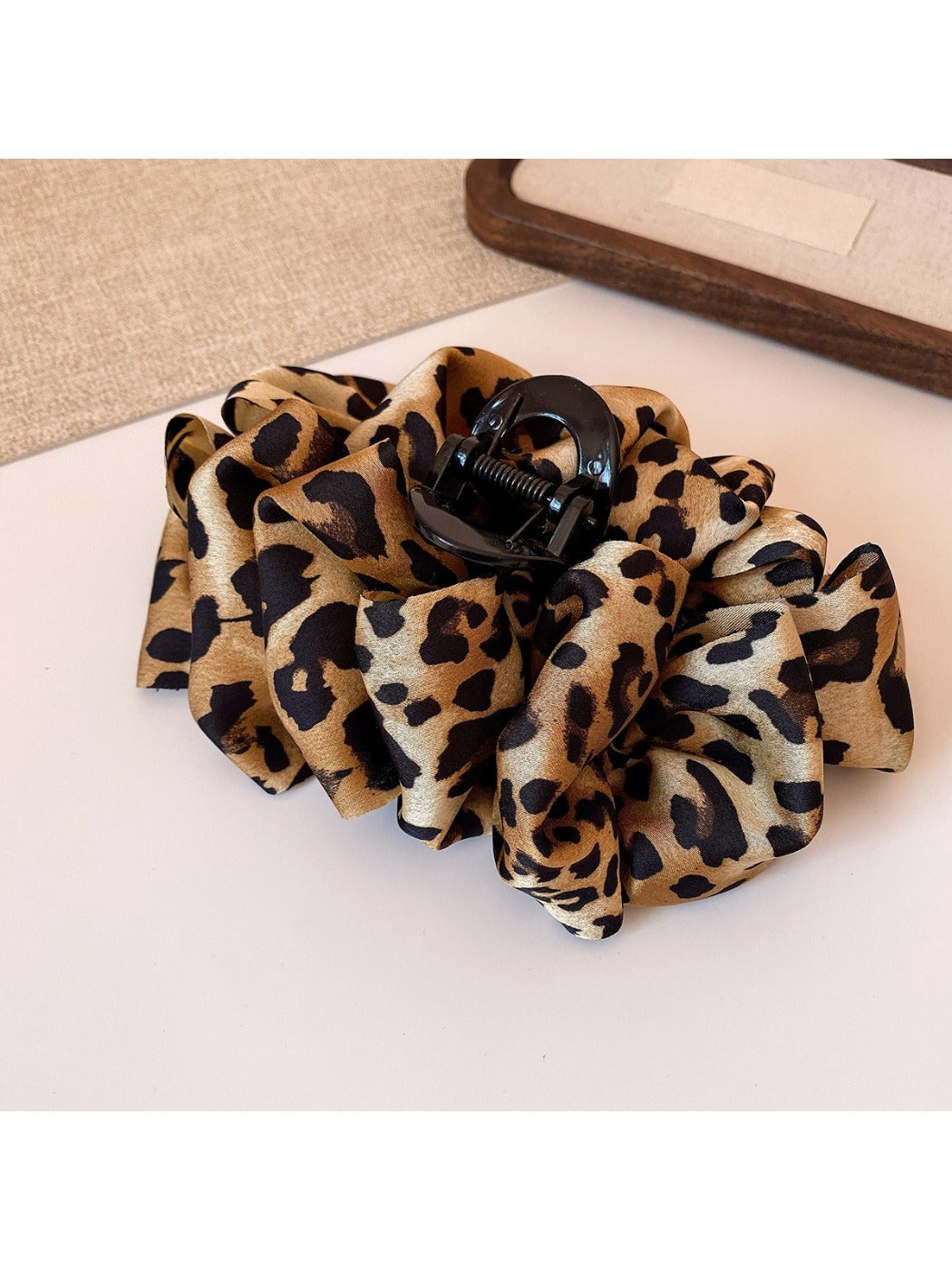 Beau - Vintage Leopard Print Pleated Claw Clip