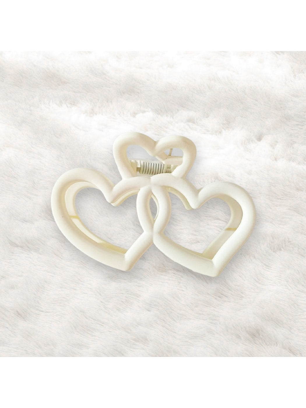 Beau - Double Heart Cutout Plastic Hair Claw Clip