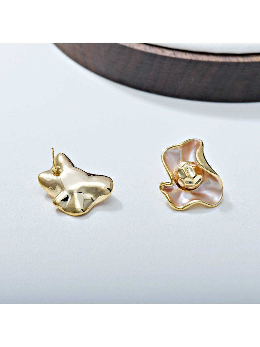 Earedge - Fashionable Floral Stud Earrings