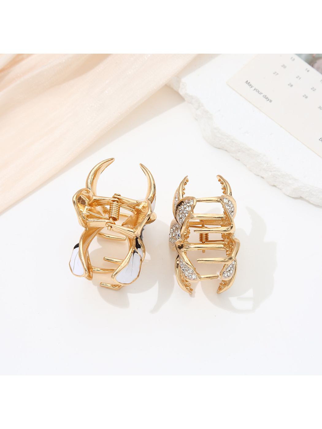Beau - Floral Alloy Gloss Finish Hair Claw Clip
