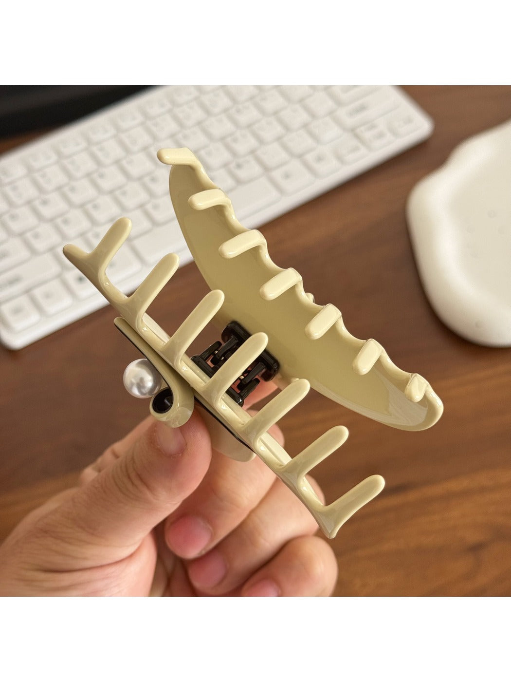 Beau - Elegant and Minimalistic Hair Clip