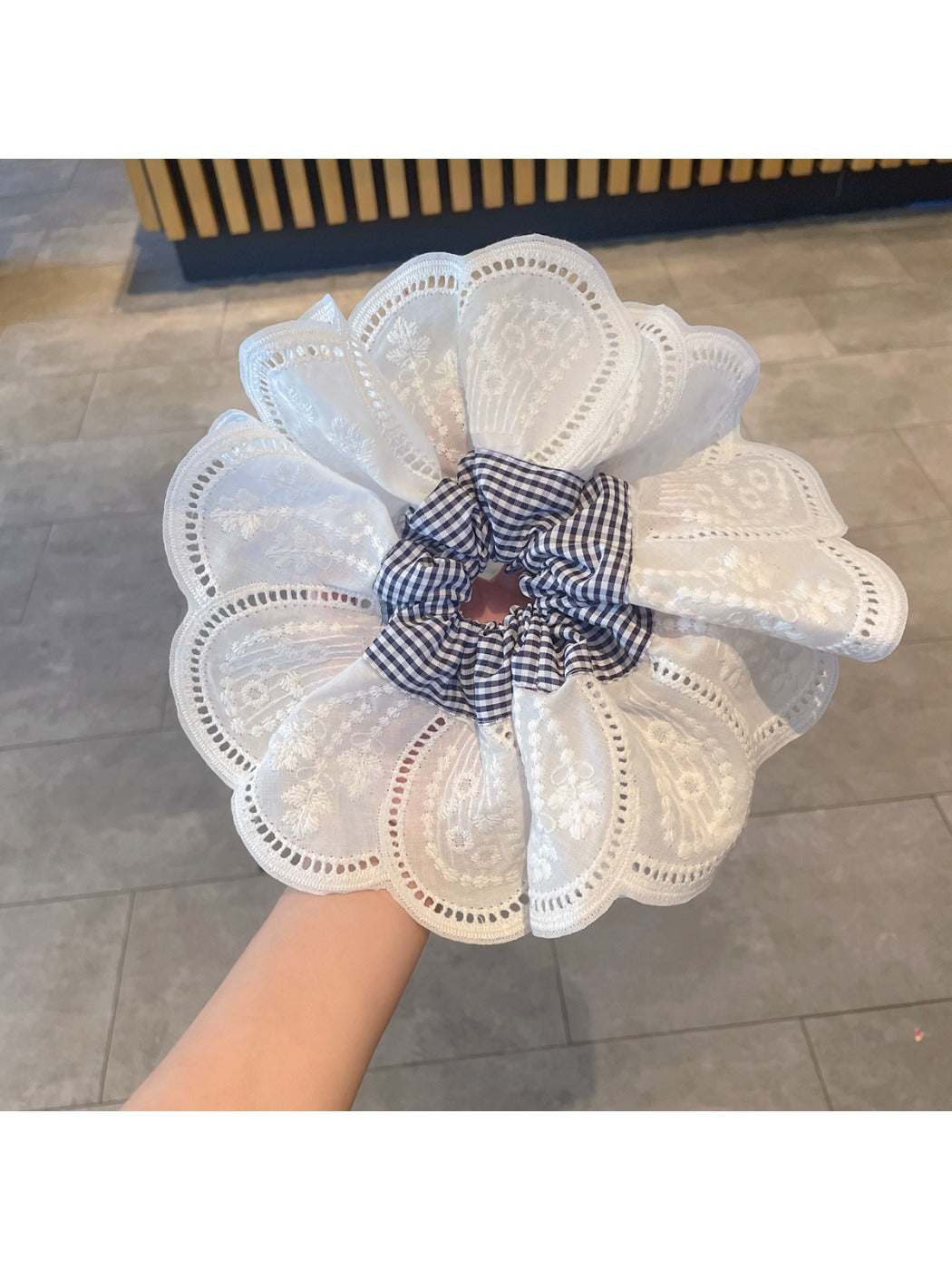 Gifty - Lace Cut-Out Scrunchie