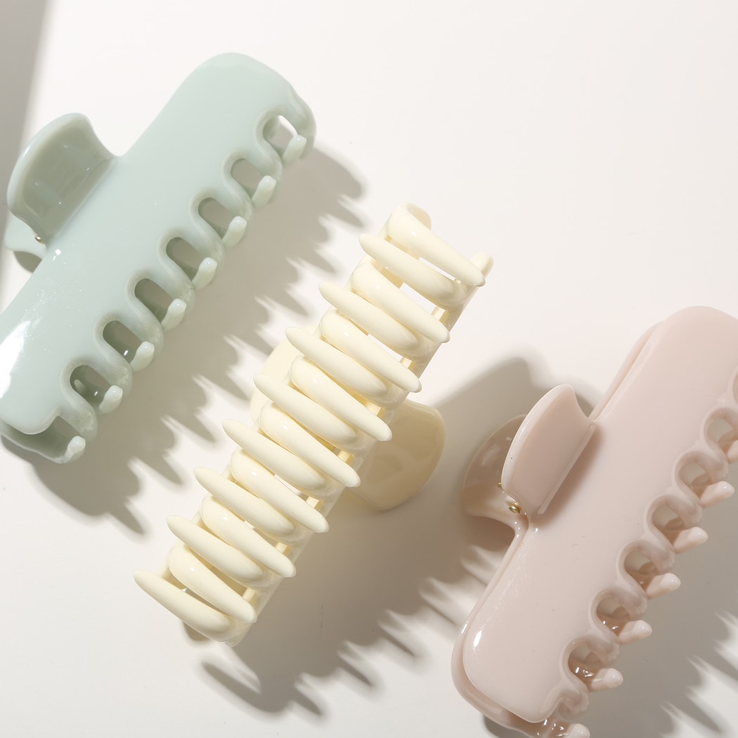 Beau - Minimal Lacquer Finish Hair Styling Claw Clip