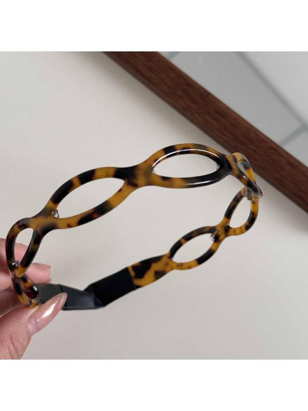 Gifty - Glossy Acetate Open Cutwork Toothed Headband