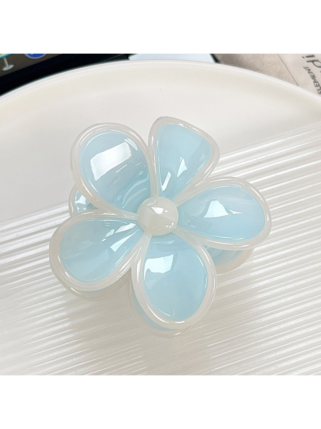Beau - Fresh Style Floral Plastic Hair Claw Clip