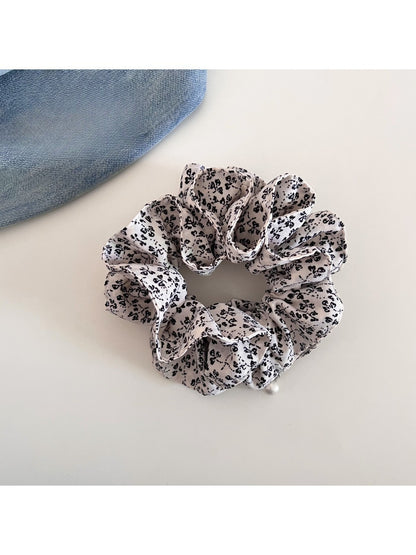 Gifty - Navy Blue Ditsy Floral Hair Tie