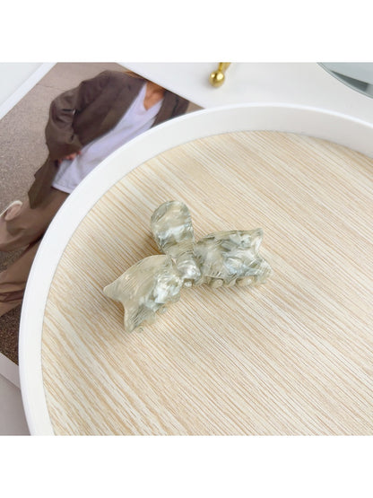 Beau hair claw clip in pastel pink on neutral background