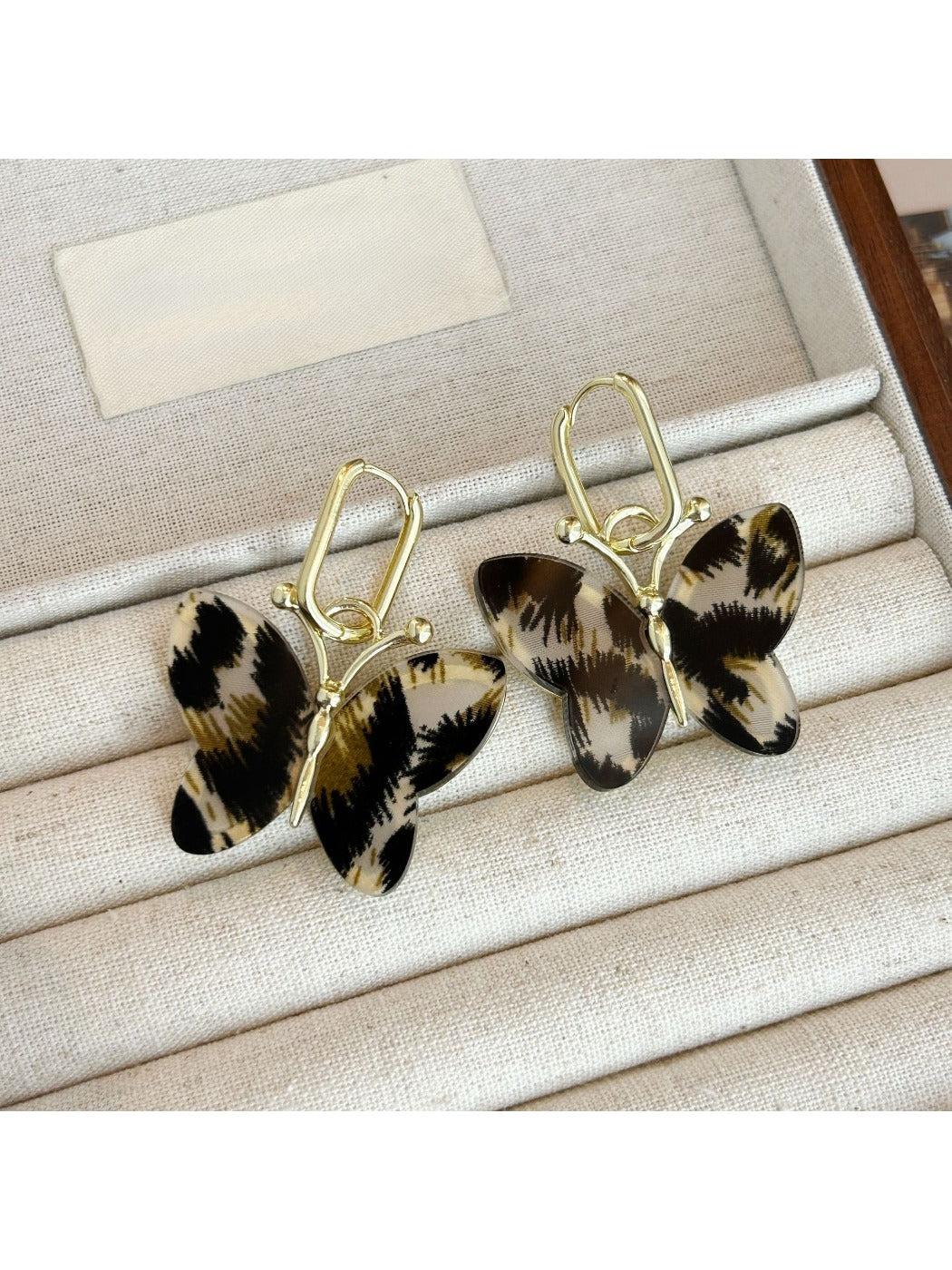 Earedge - Butterfly-Style Elegant Vintage Earrings