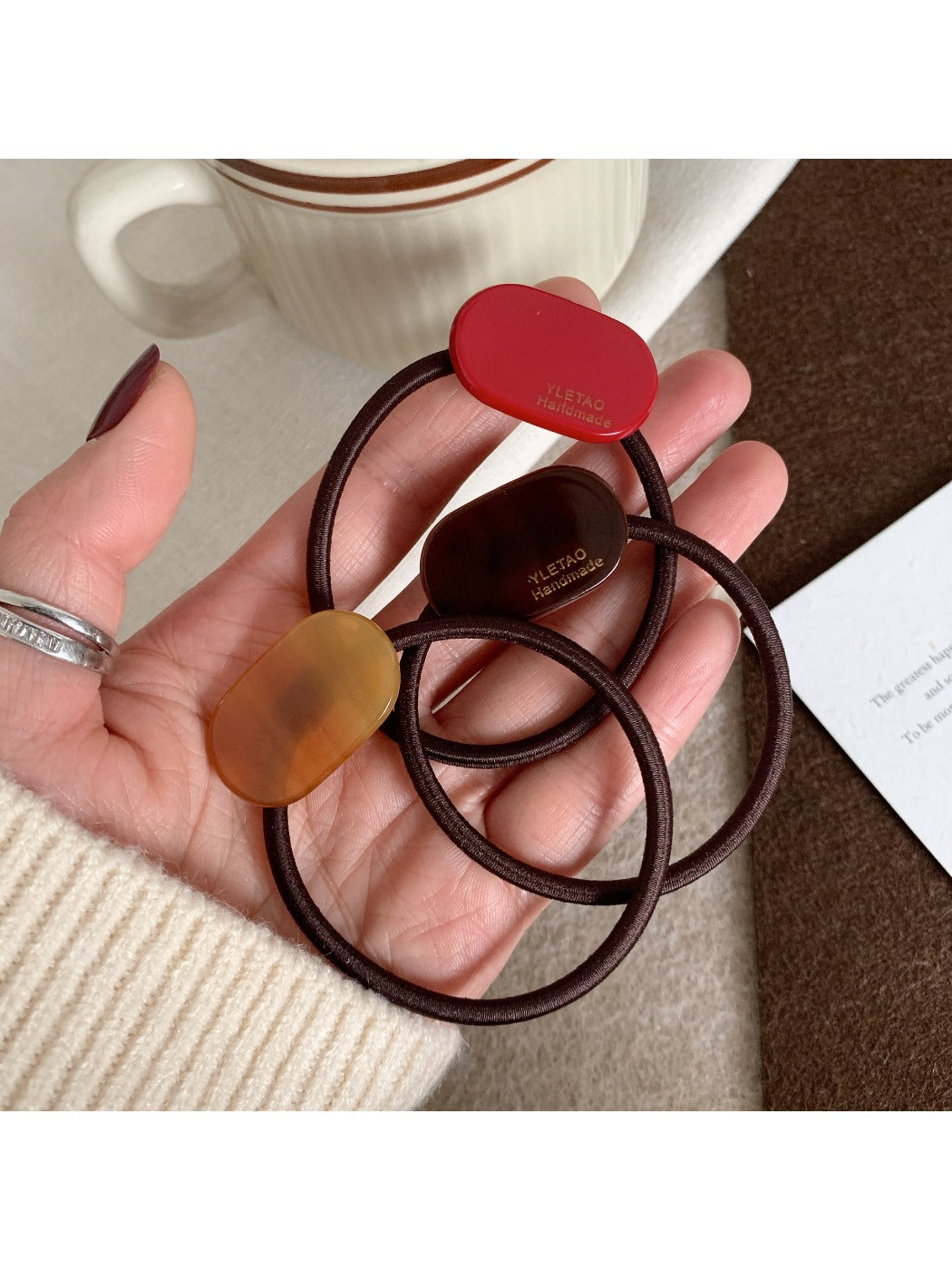 Gifty - Stylish Oval Acetate Hair Tie