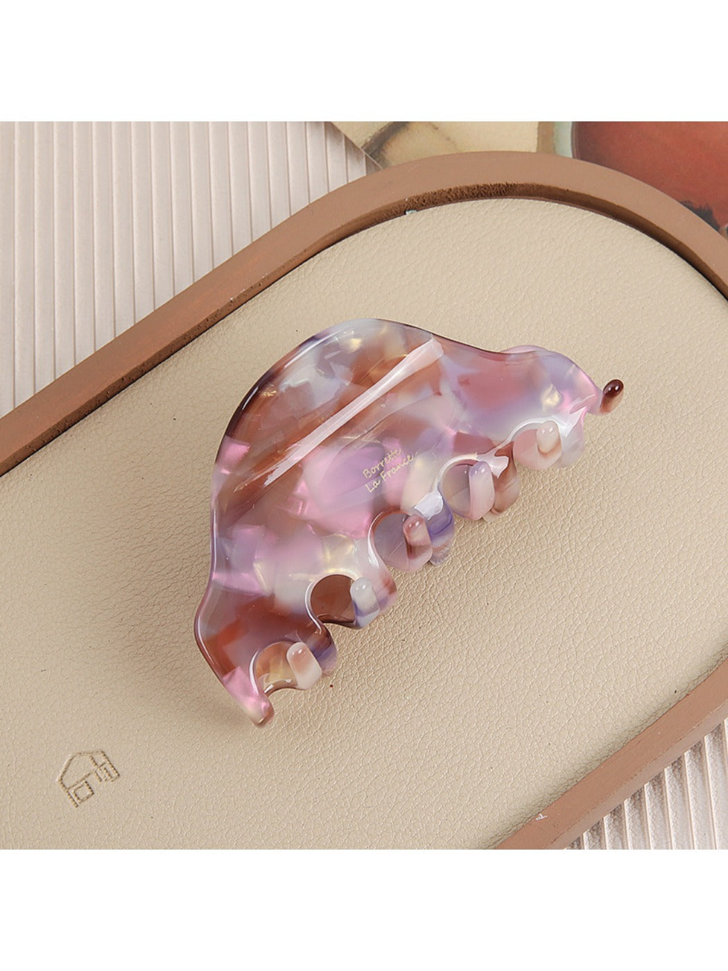 Beau - Medium-Sized Premium Shark Clip