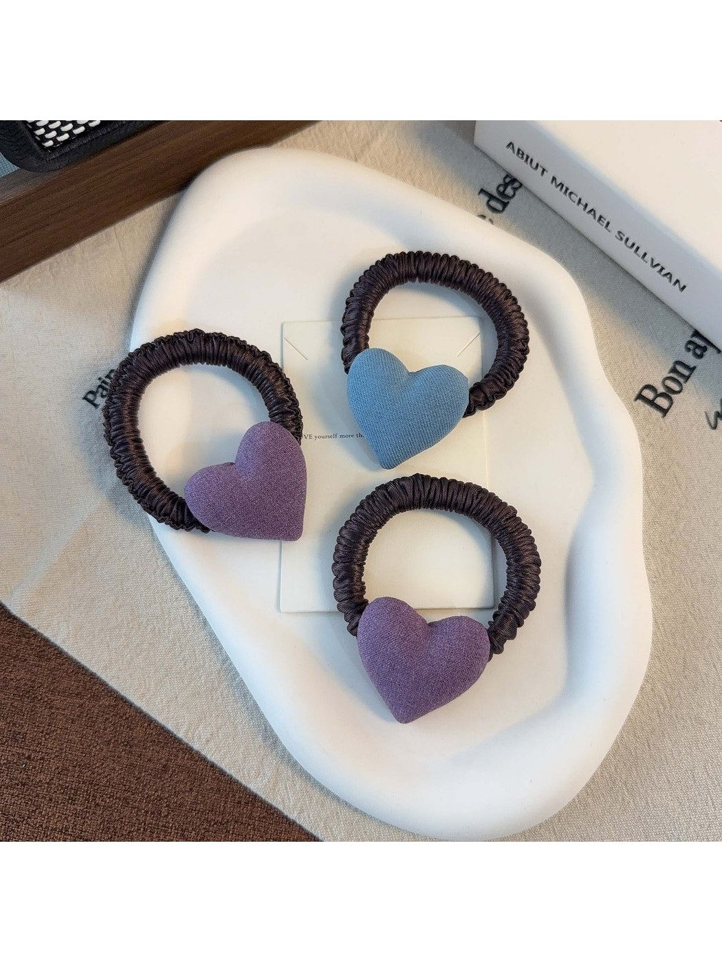 Gifty - Sweet Style Heart Accent Fabric Hair Tie