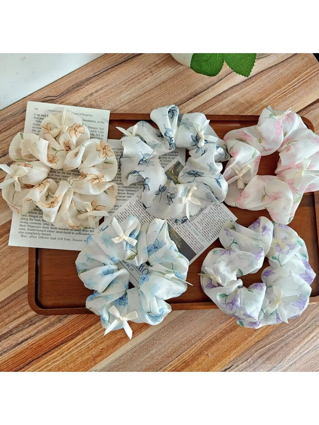 Gifty - Floral Bow Polyester Fabric Flower Scrunchie
