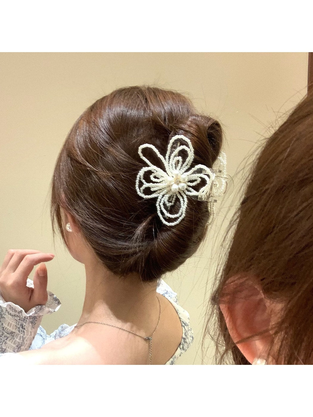 Beau - Flower Shape Beaded Decorative Claw Clip