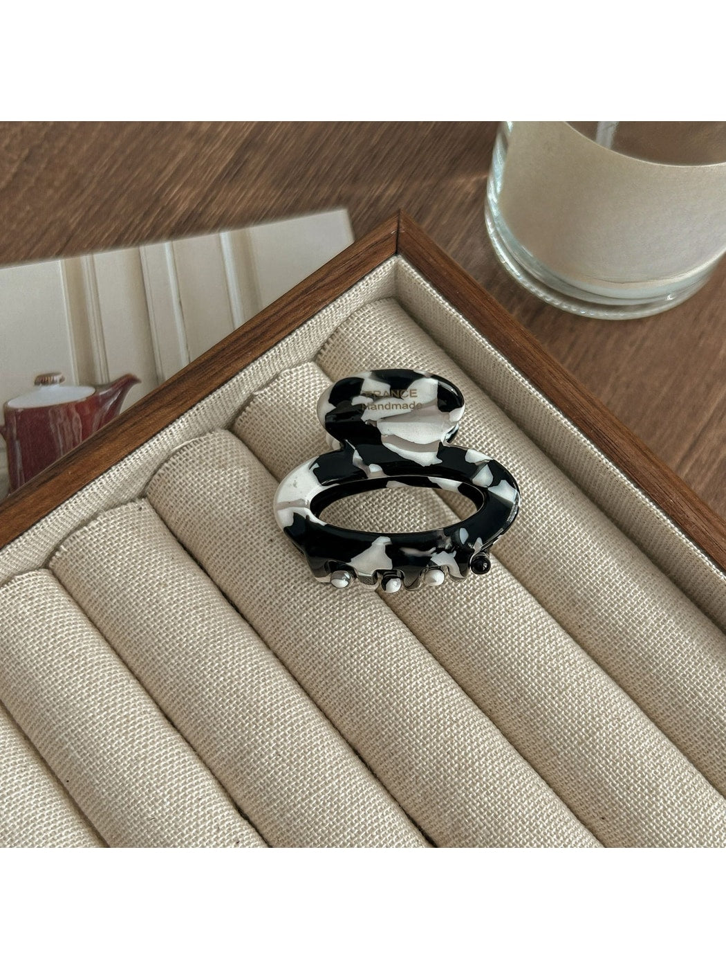 Beau - Retro Acetate Fiber Oval Claw Hair Clip