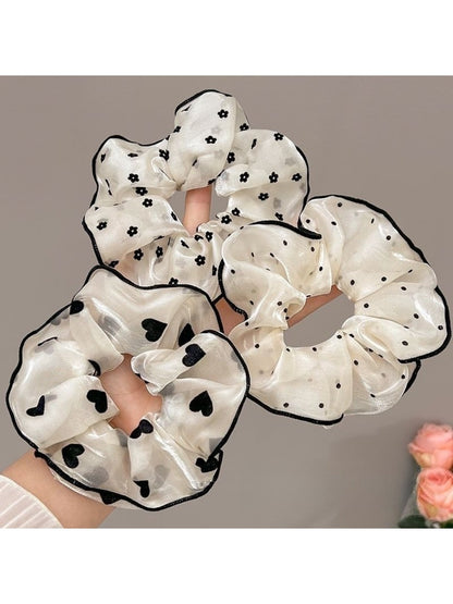 Gifty - Black-Bordered Geometric Luxury Scrunchie