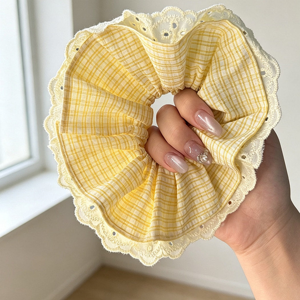 Gifty - Vibrant Yellow Toned Striped Scrunchie