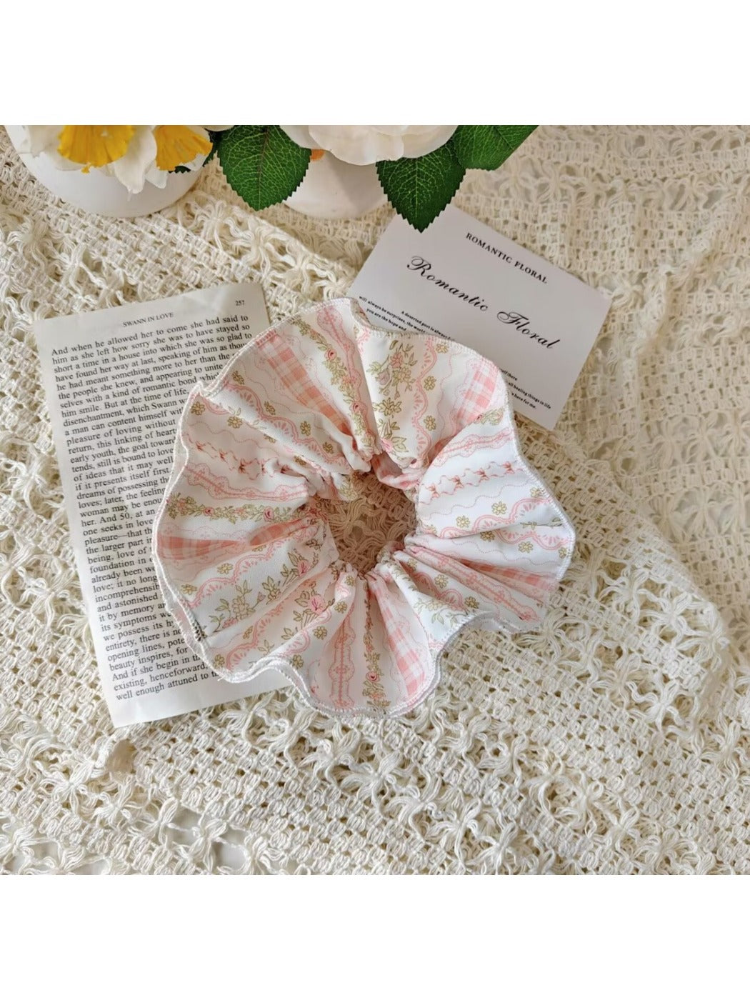 Gifty - Floral Print Polyester Scrunchie