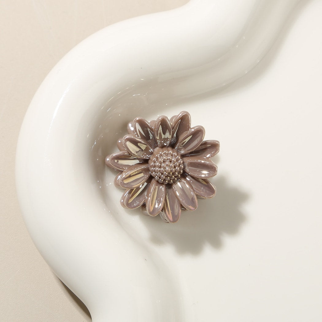 Beau - Minimalist Petal Shape Floral Claw Hair Clip
