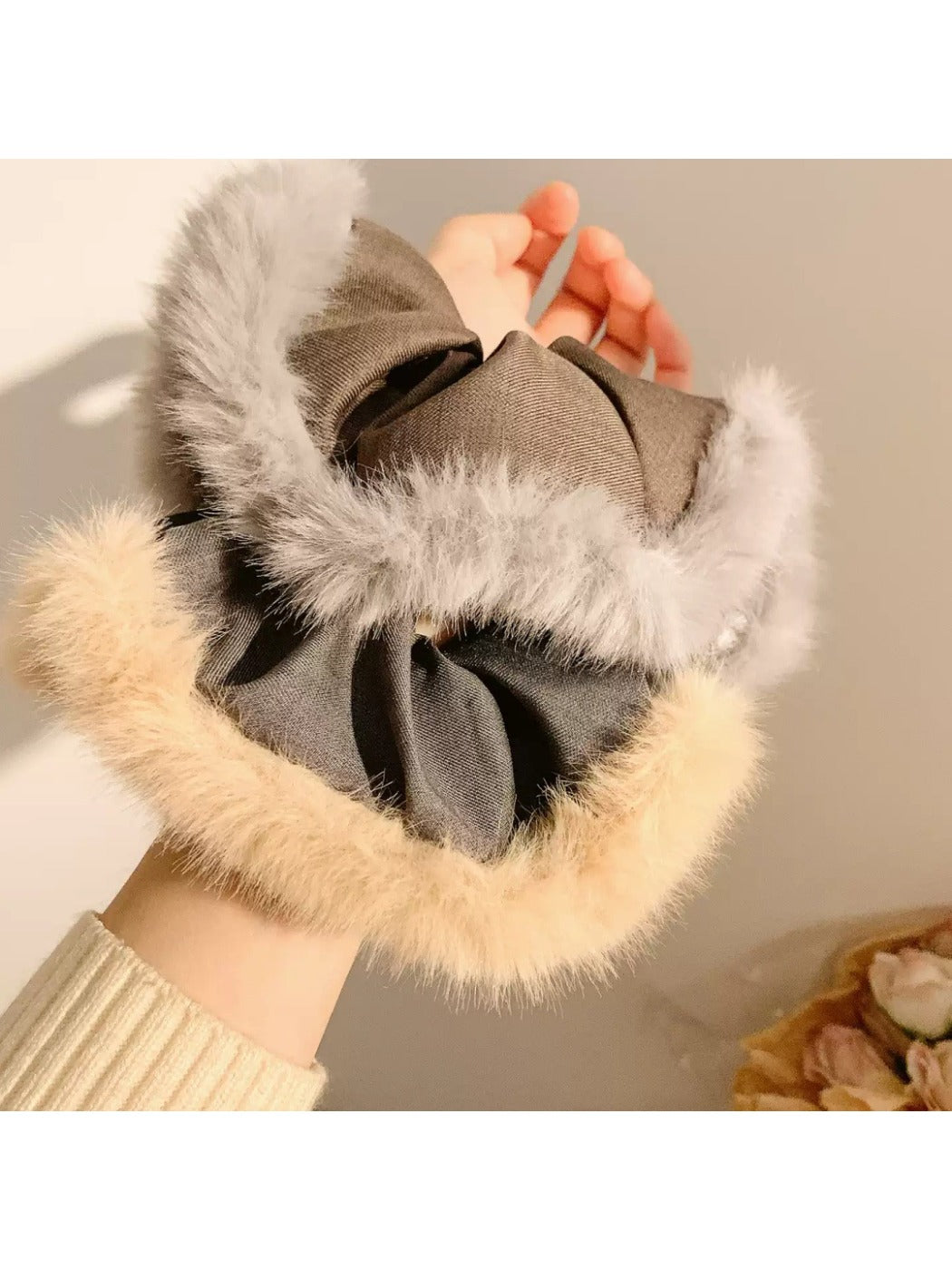 Gifty - Plush Edge Splicing Hair Loop