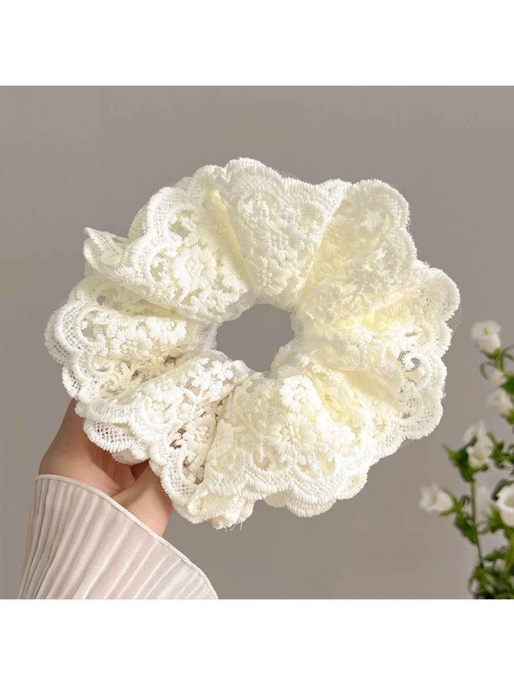 Gifty - Large Lace Hair Loop
