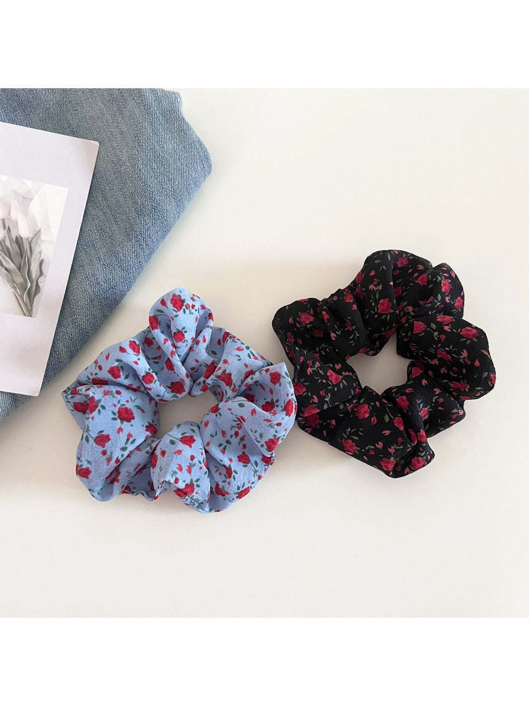Gifty - Retro Small Floral Scrunchie