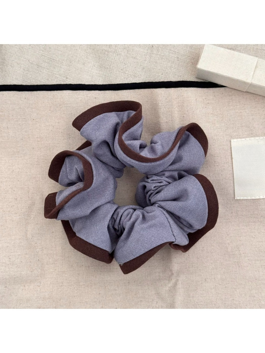 Gifty - Elegant Two Tone Scrunchie