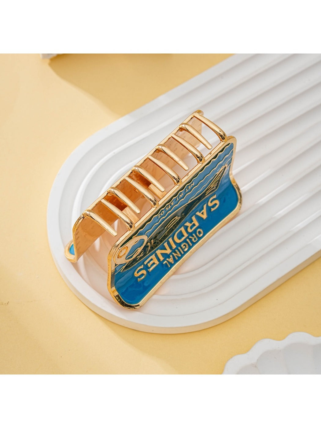 Beau hair clip styled in wavy hair, highlighting its unique soda can shape