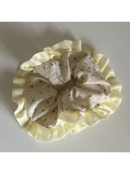 Gifty - Ditsy Floral Polyester Scrunchie