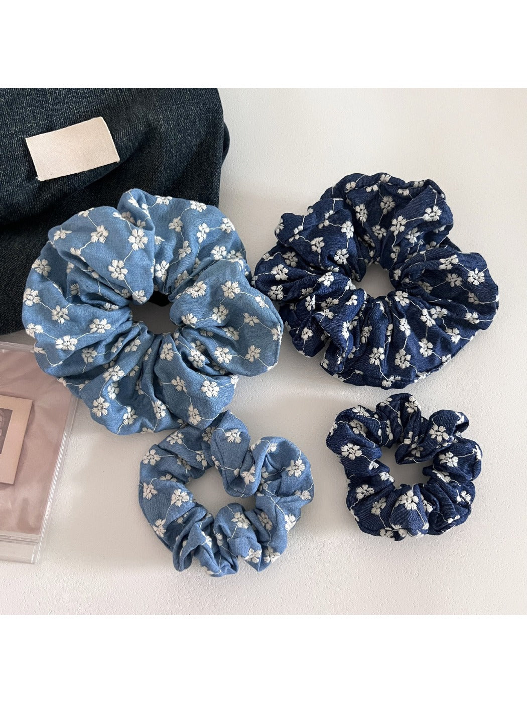 Gifty - Retro Blue Fashion Scrunchie
