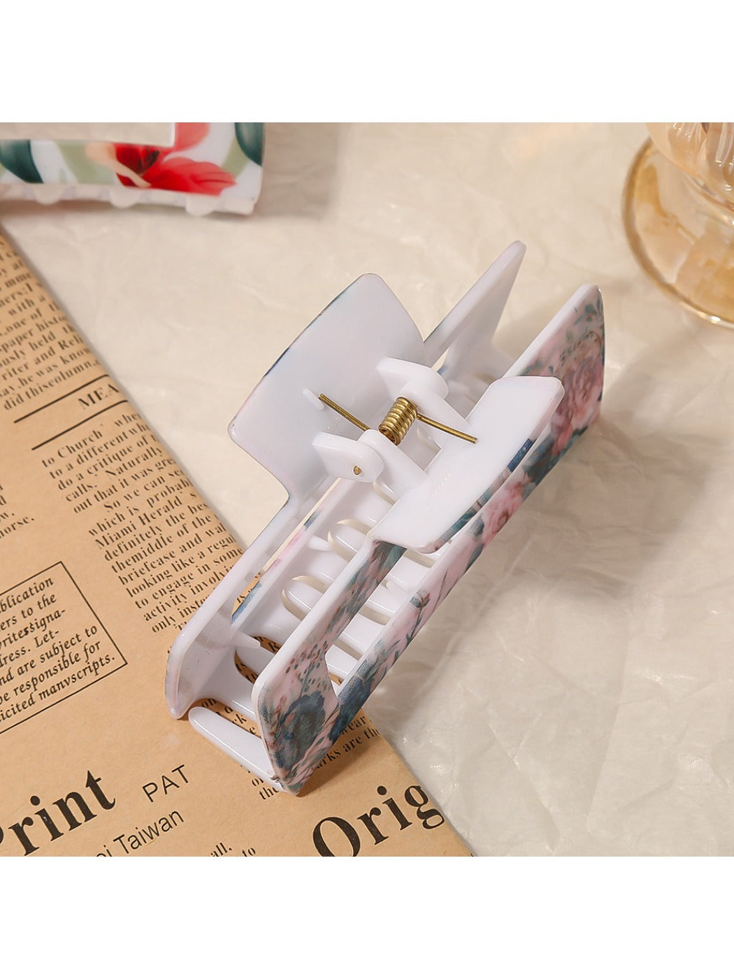 Beau - Elegant Openwork Floral Square Claw Clip