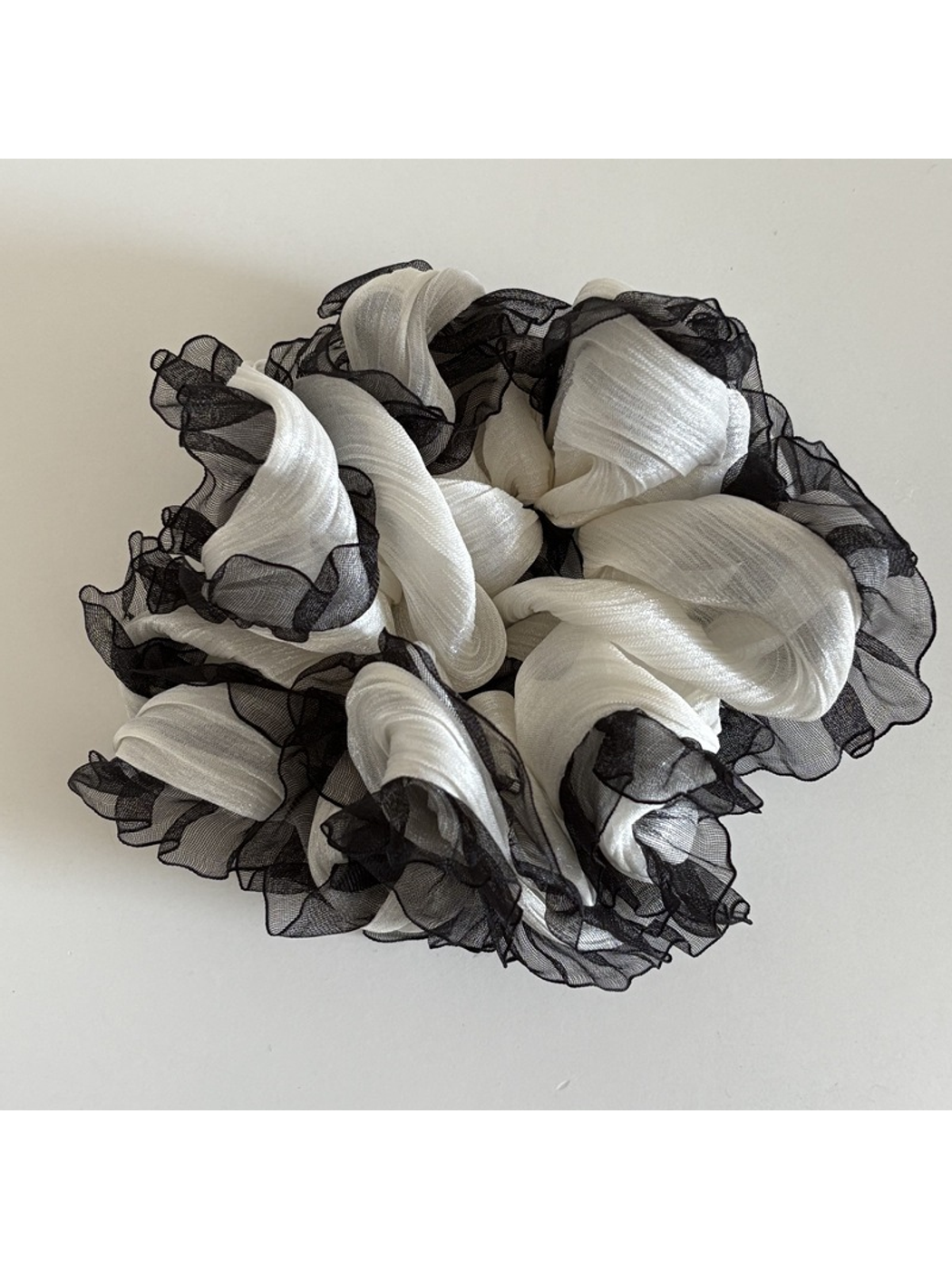 Gifty - Ruffled Cloud Shape Lace Trim Scrunchie