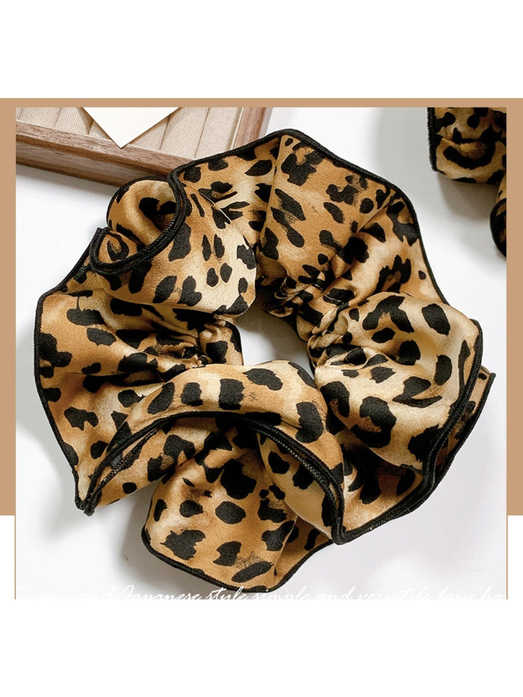 Gifty - Stylish Leopard Print Hair Scrunchie