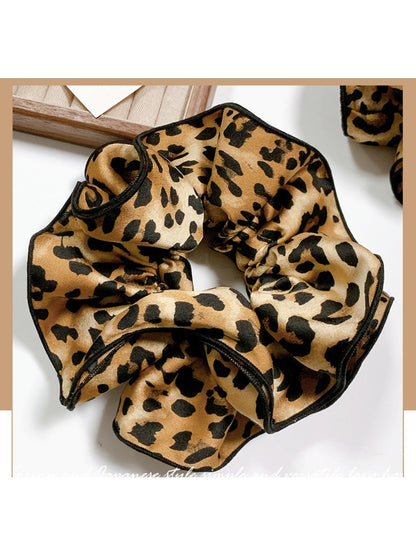 Gifty - Stylish Leopard Print Hair Scrunchie