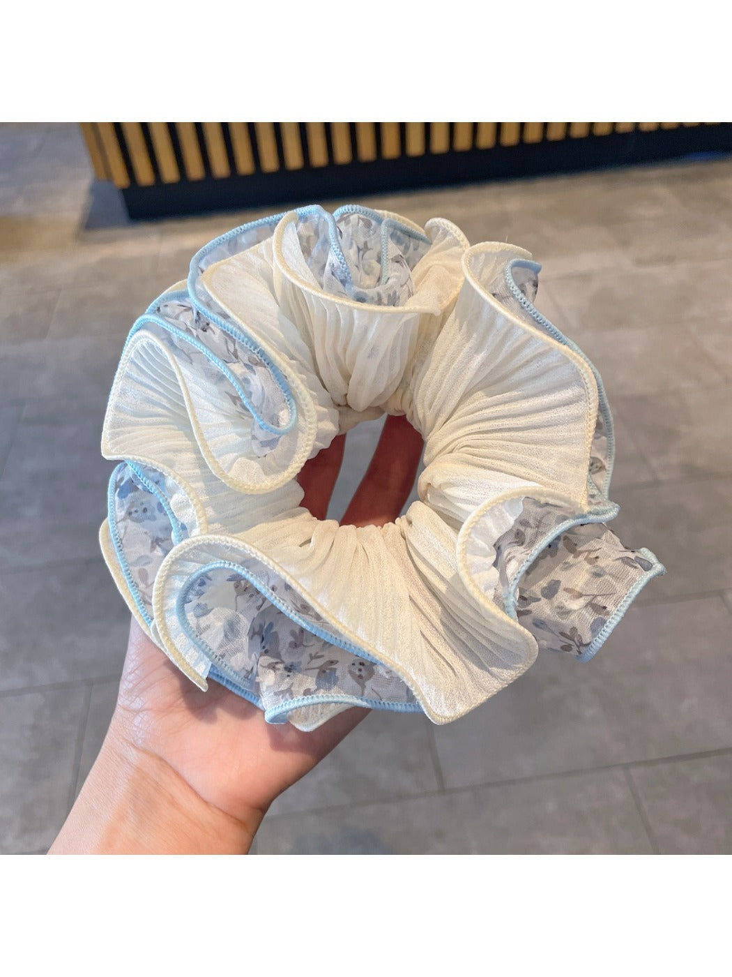 Gifty - Gentle Floral Voluminous Scrunchie