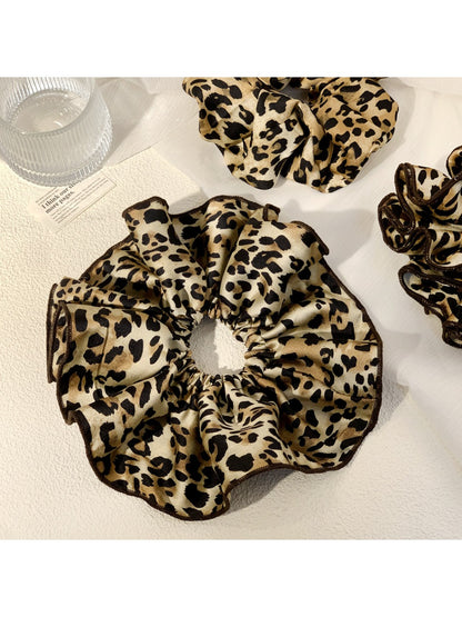 Gifty - Leopard Print Scrunchie Hair Ties