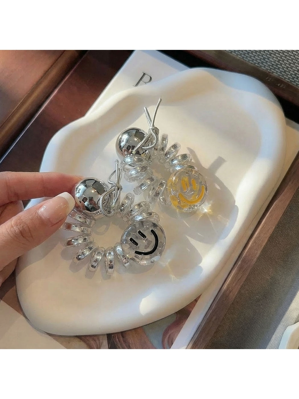 Gifty - Smiley Face Bow Spiral Plastic Hair Tie